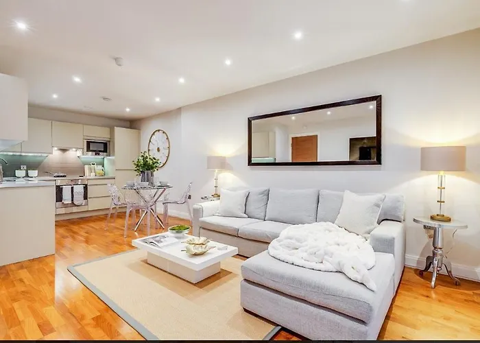 Modern 2-Bed, 2-Bath, Clapham Junction, Parking Spot Included