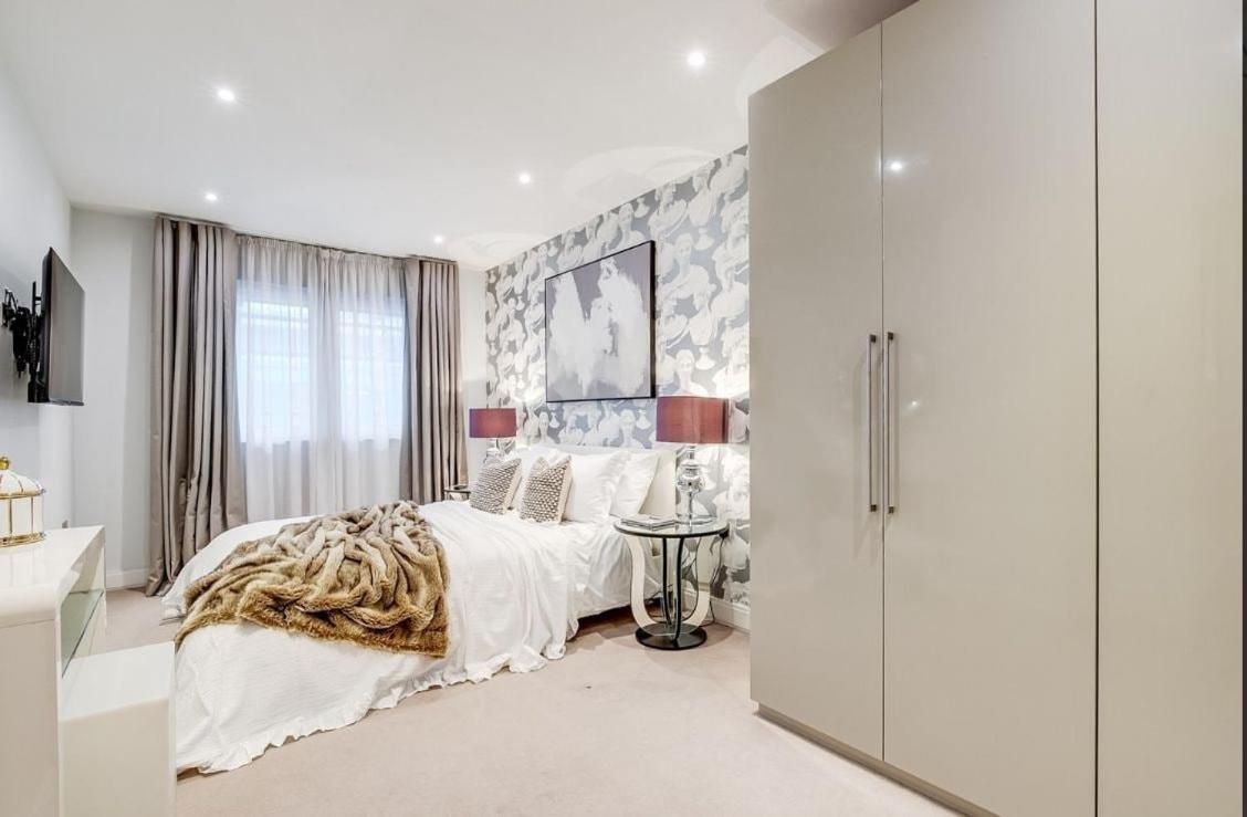 Modern 2-bed, 2-bath, Clapham Junction, Parking Spot Included *