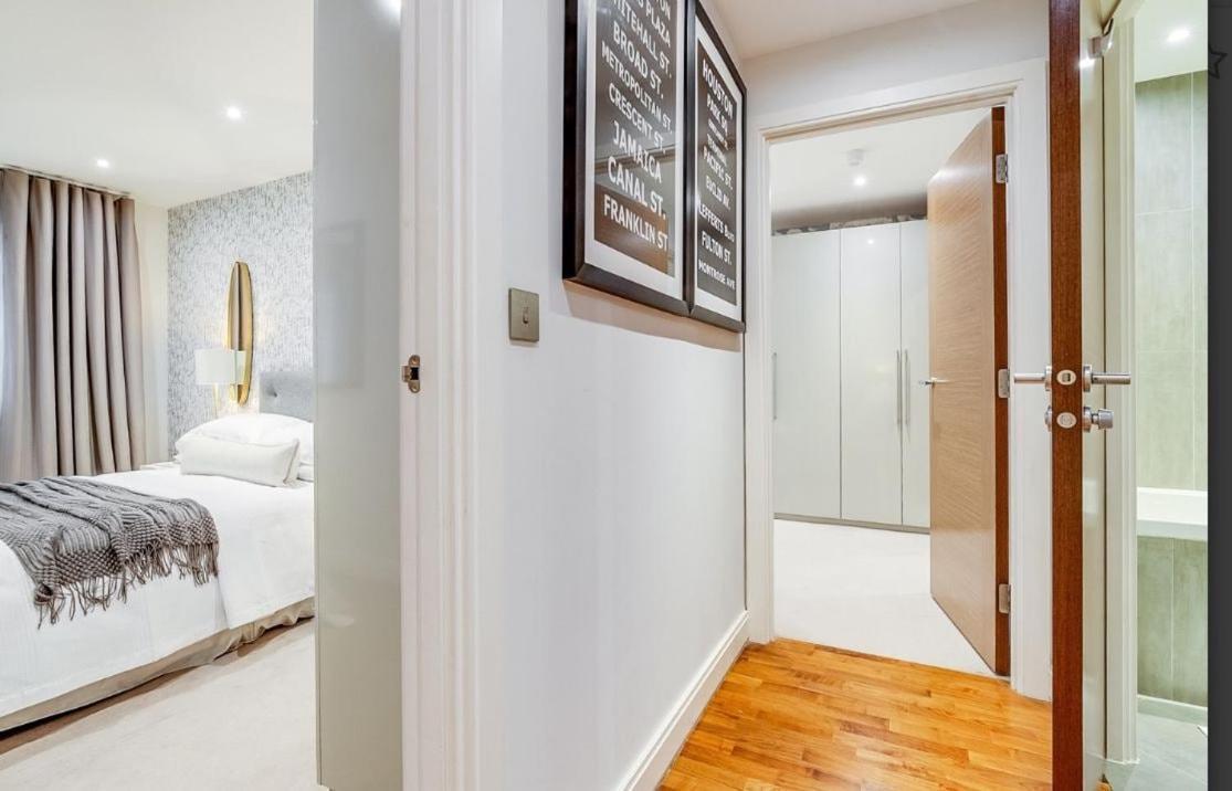 Modern 2-bed, 2-bath, Clapham Junction, Parking Spot Included Appartamento