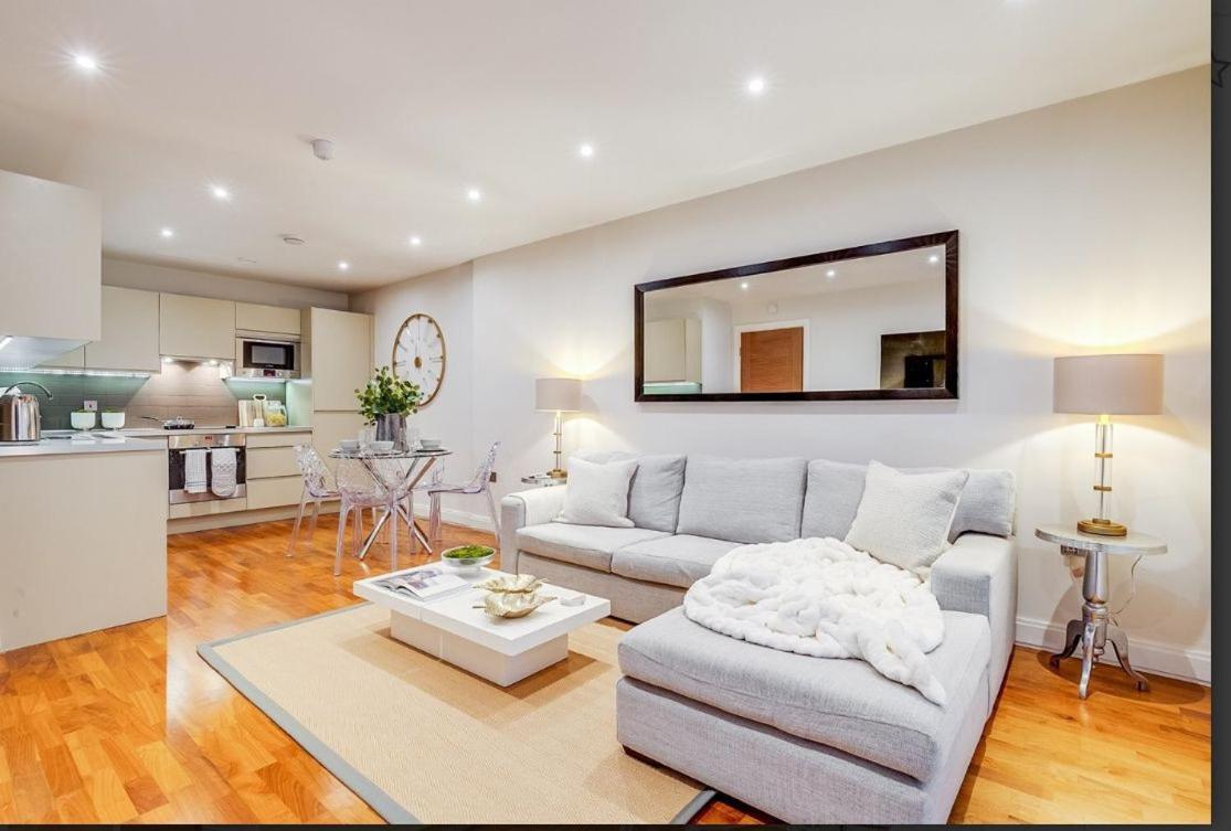 Modern 2-bed, 2-bath, Clapham Junction, Parking Spot Included Appartamento *