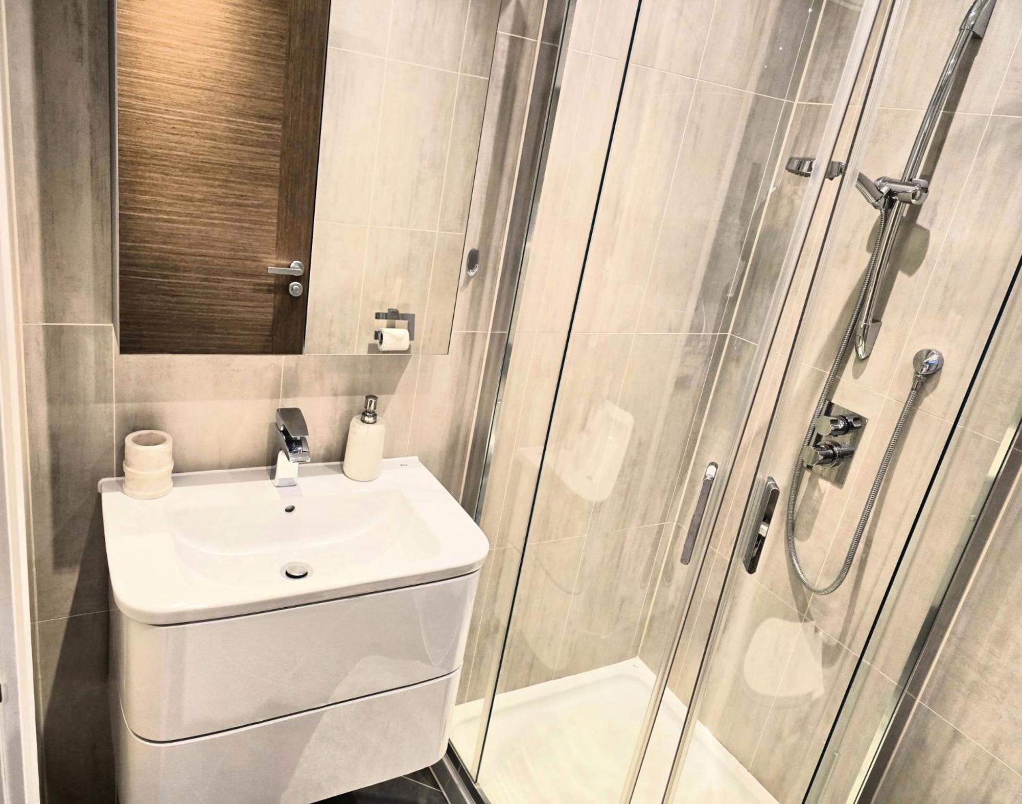 Appartamento Modern 2-bed, 2-bath, Clapham Junction, Parking Spot Included *